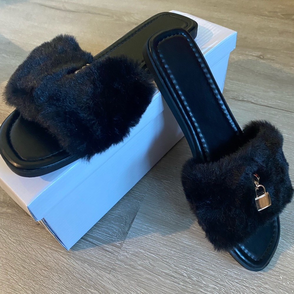 New women slippers from envy